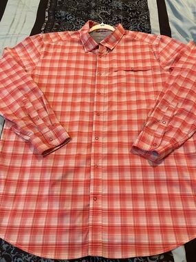 SWISS TECH Classic Red Plaid Men's Button-Up Shirt
